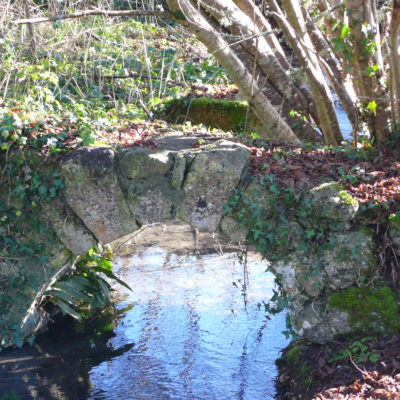 Petit pont qui enjambe le Saint-Georges